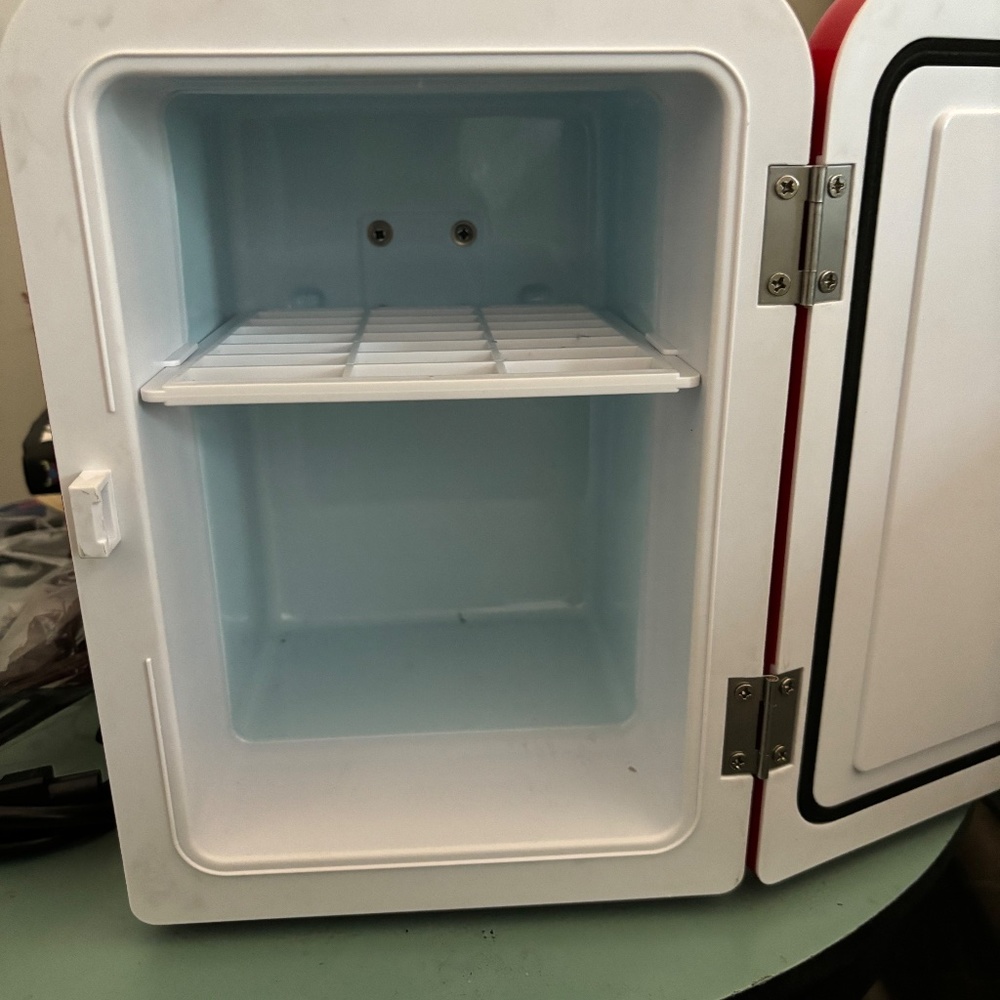 CocaCola Mini Fridge - Picture 3 of 4
